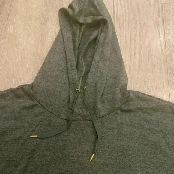 Old Navy Loose Cropped Sweater-Knit Hoodie for Women - Picture 10 of 10